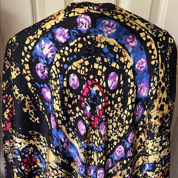 Chanel scarf/wrap. 100% Silk. Made in Italy. Large 50” by 51”. - Picture 3 of 16